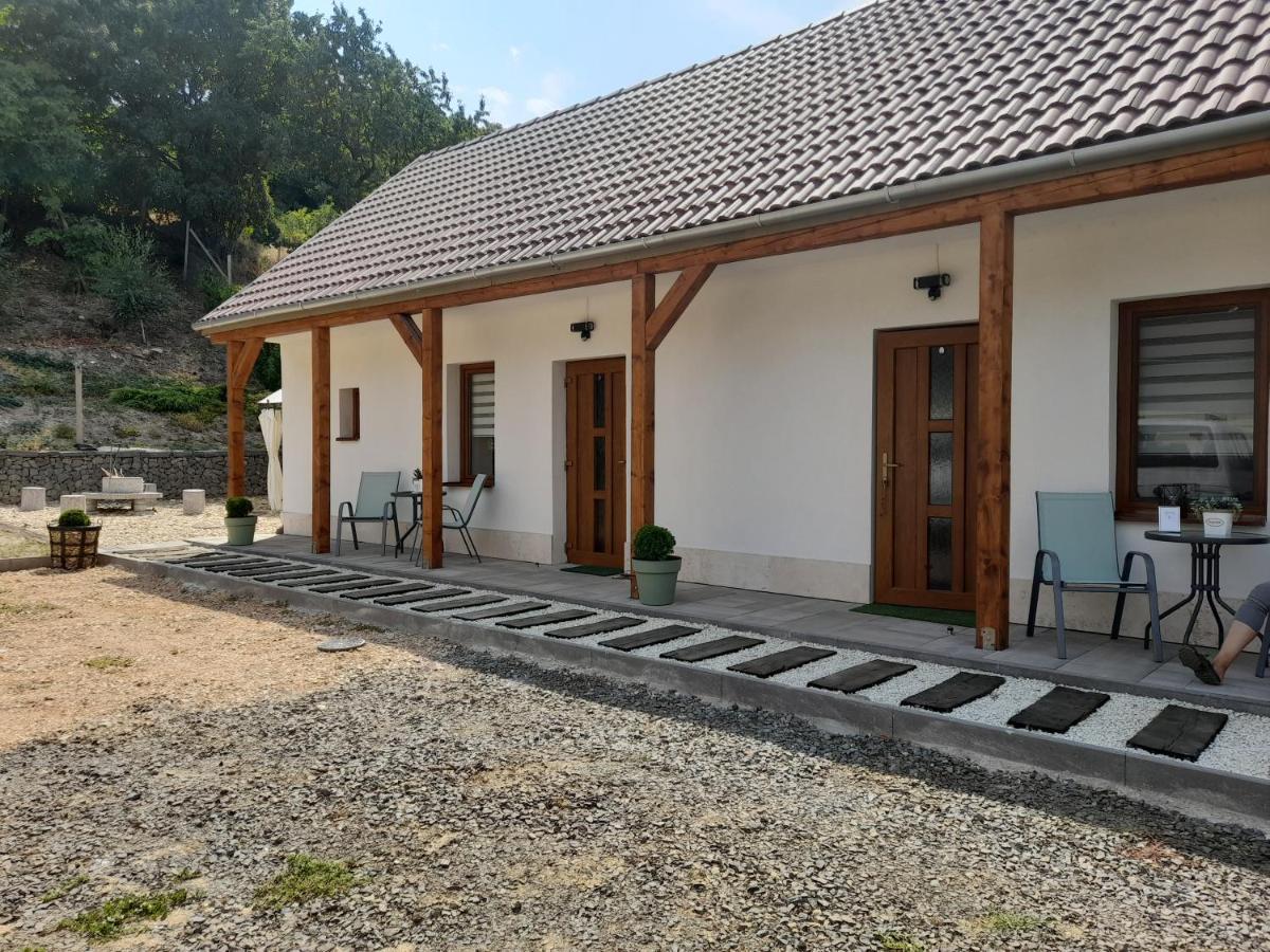 Kaland Apartman Ii. Satoraljaujhely ภายนอก รูปภาพ